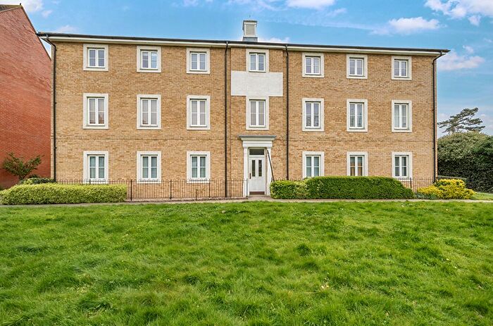 2 Bedroom Flat For Sale In Eastwood Park, Great Baddow, Chelmsford, CM2