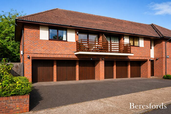 2 Bedroom Flat To Rent In Compton Avenue, RM2