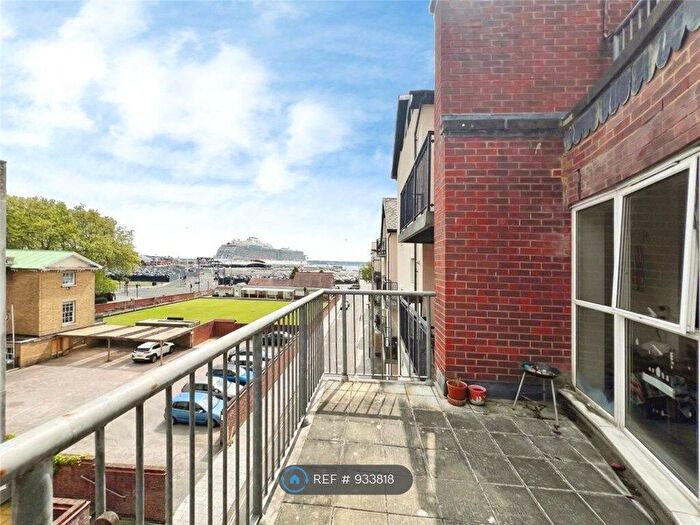 2 Bedroom Flat To Rent In City Court, Southampton, SO14