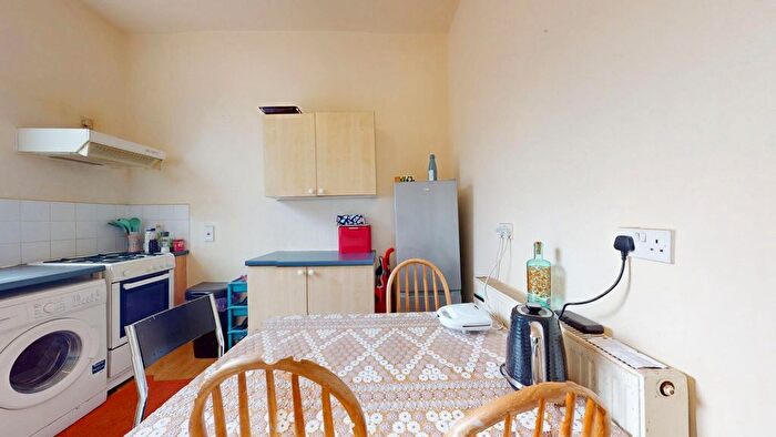 3 Bedroom Flat To Rent In London Road, Isleworth, TW7