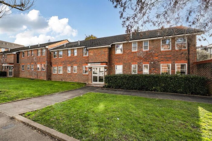 3 Bedroom Apartment For Sale In Grove Road, Surbiton, KT6