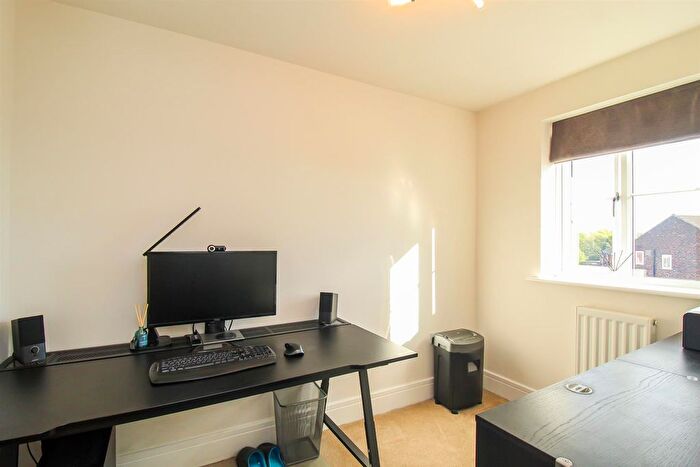 3 Bedroom End Terrace House For Sale In Springfield Mews, Lofthouse, Wakefield, WF3