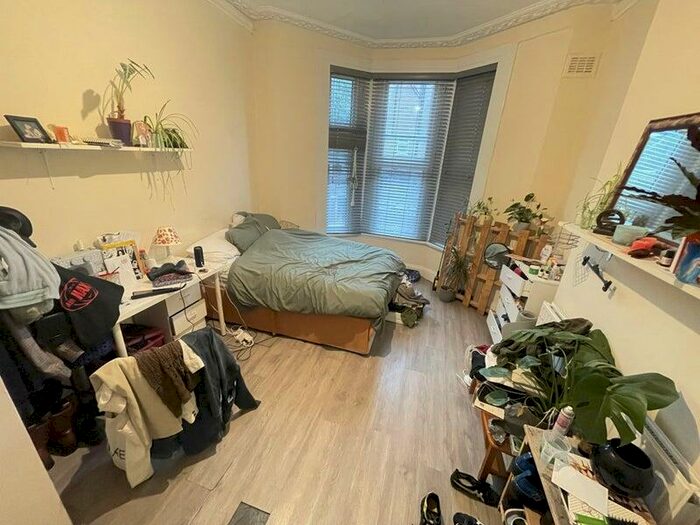2 Bedroom Flat To Rent In Nightingle Road, London, E5