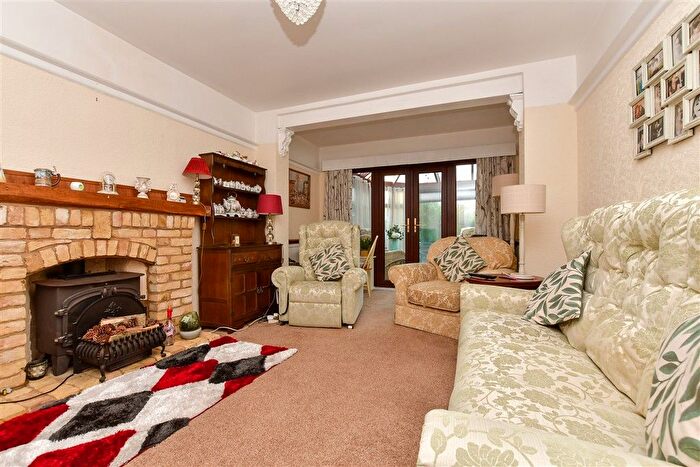 3 Bedroom Detached House For Sale In Woodmansterne Lane, Banstead, Surrey, SM7