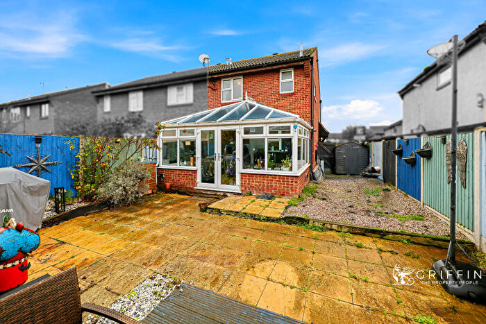 3 Bedroom End Of Terrace House For Sale In Dryden Place, Tilbury, RM18