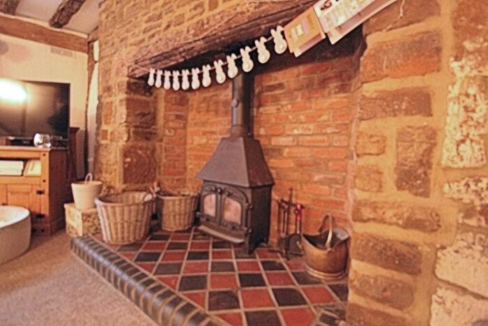 2 Bedroom Cottage For Sale In Sun Street, Potton, SG19