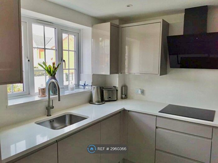 2 Bedroom End Of Terrace House To Rent In Collier Close, East London, E6