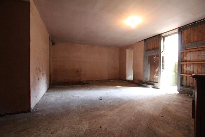 Garage / Parking To Rent In Wingrove Road, Newcastle Upon Tyne, NE4