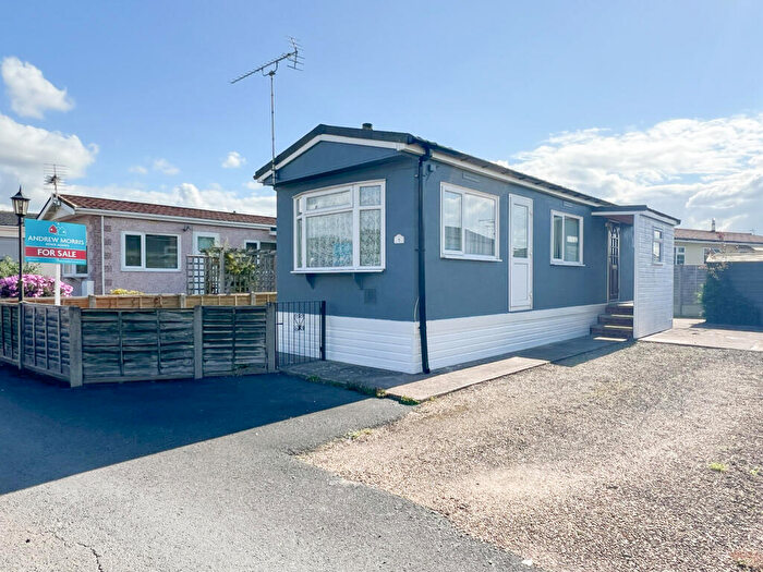 1 Bedroom Park Home For Sale In Fayre Oaks Home Park, Kings Acre, Hereford, HR4