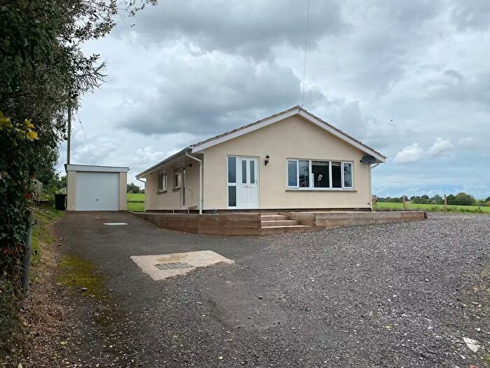 3 Bedroom Detached Bungalow For Sale In Berrow Green Road, Martley, WR6