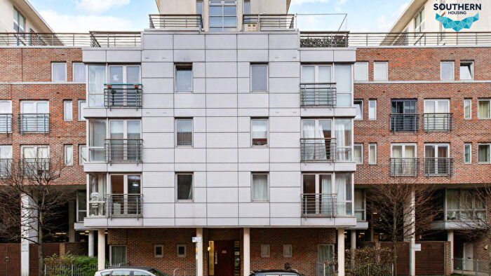 2 Bedroom Flat For Sale In Mermaid House, Cross Street, Portsmouth, PO1