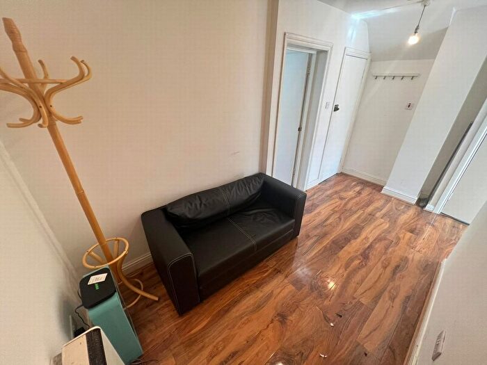 1 Bedroom Flat To Rent In Goswell Road, Barbican, EC1V