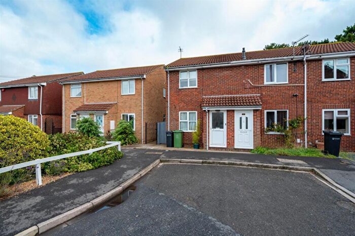 2 Bedroom Semi Detached House To Rent In Cockleshell Gardens, Southsea, PO4