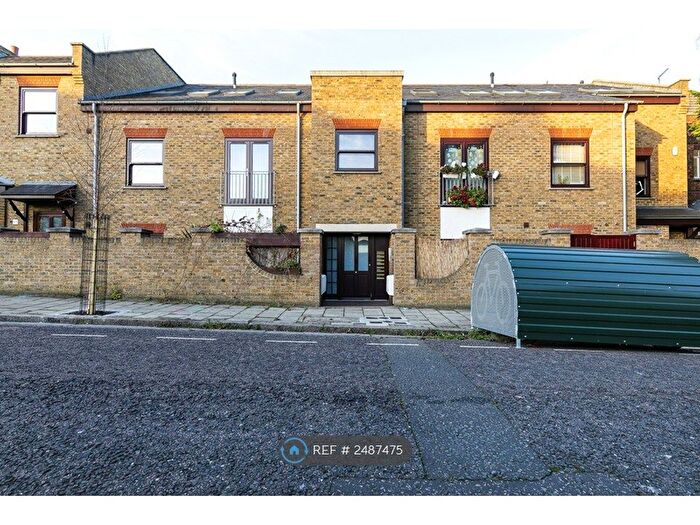 2 Bedroom Flat To Rent In Chelmer Road, London, E9