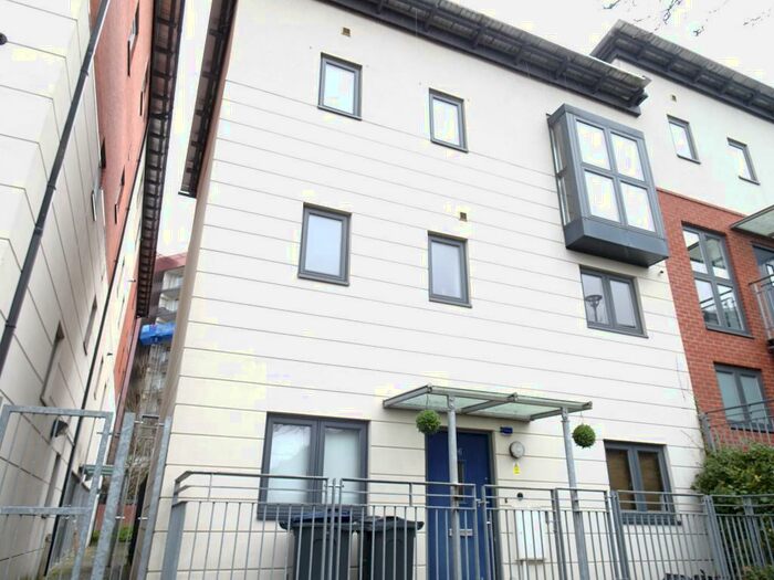 4 Bedroom Town House To Rent In Mosedale Way, Birmingham, B15