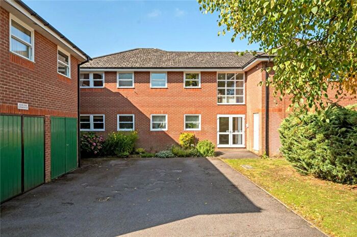 2 Bedroom Flat To Rent In Headley Close, Alresford, Hampshire, SO24