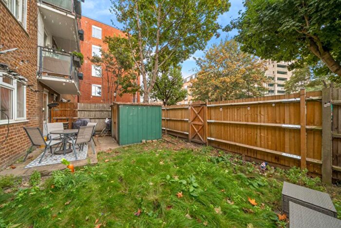 2 Bedroom Flat For Sale In Bethwin Road, London, SE5