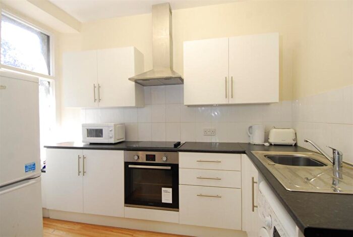 3 Bedroom Flat To Rent In Tff Alexandra Road, Mutley, Plymouth, PL4
