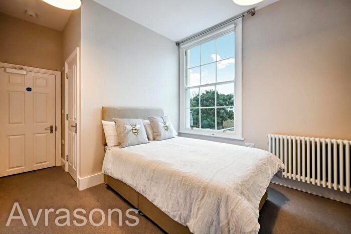 Studio To Rent In Brixton Road, London, SW9