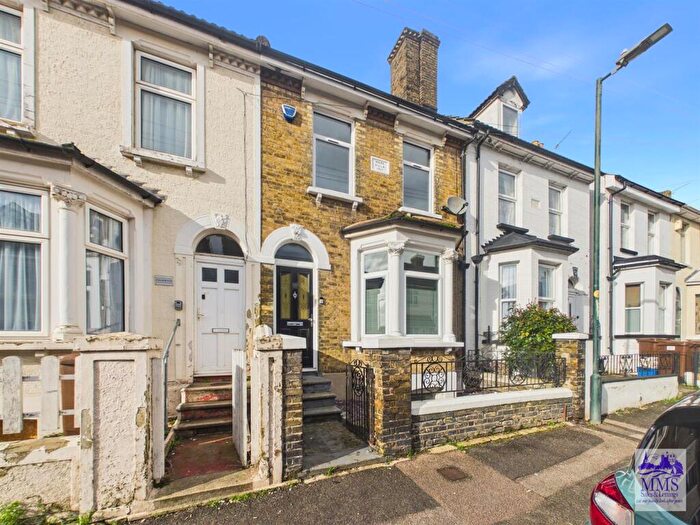 4 Bedroom Terraced House For Sale In Weston Road, Strood, ME2