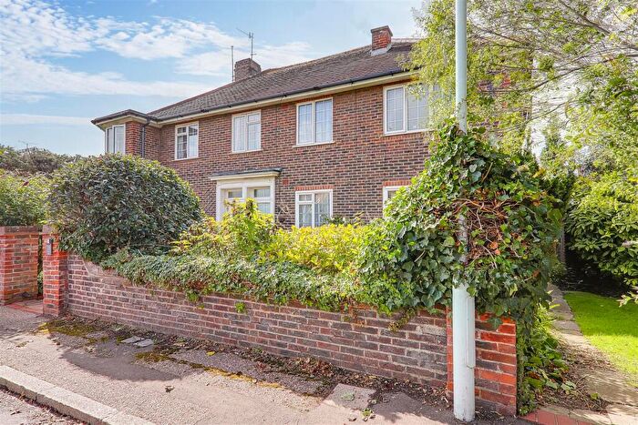 3 Bedroom Flat For Sale In The Acre Close, Worthing, BN11