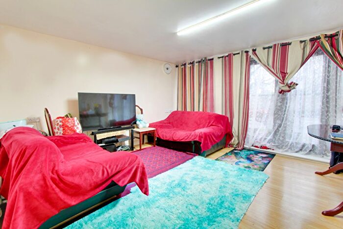 2 Bedroom Flat For Sale In Clarke Close, Croydon, CR0