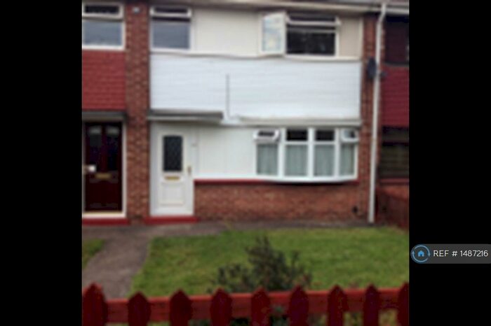 3 Bedroom Terraced House To Rent In Adelphi Close, Hull, HU8