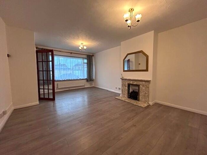3 Bedroom Property To Rent In Nappsbury Road, Luton, Beds, LU4