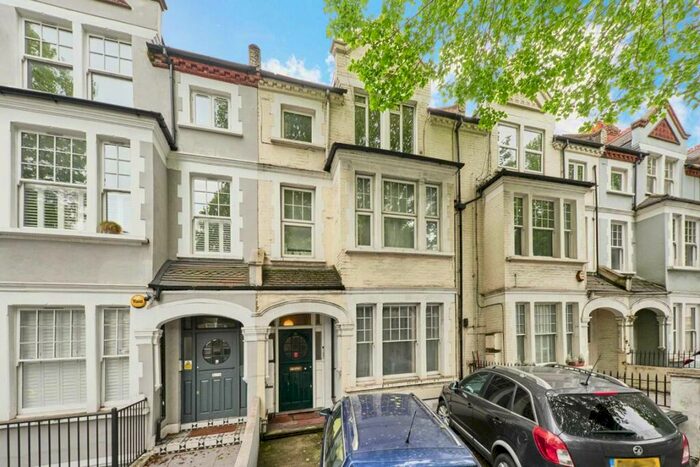 1 Bedroom Flat To Rent In Cavendish Road, Clapham South, SW12