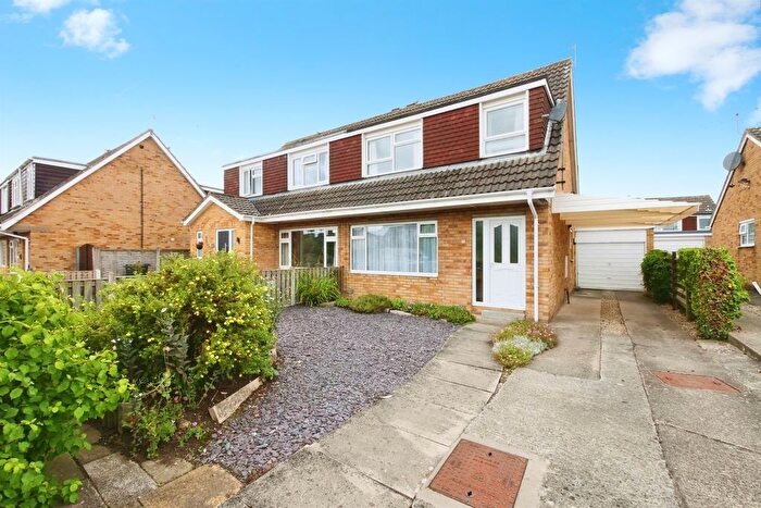 3 Bedroom Semi-detached Bungalow For Sale In Windsor Drive, Wigginton, York, YO32