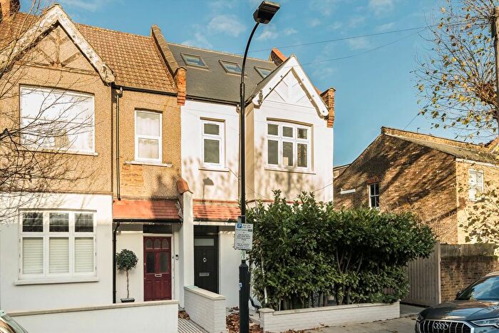 3 Bedroom Flat For Sale In Glenroy Street, Shepherds Bush, W12