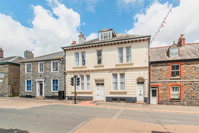 2 Bedroom Flat To Rent In Dean Street, Liskeard, PL14