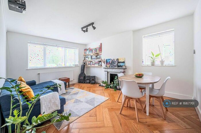 2 Bedroom Flat To Rent In Crathorne House, London, N2