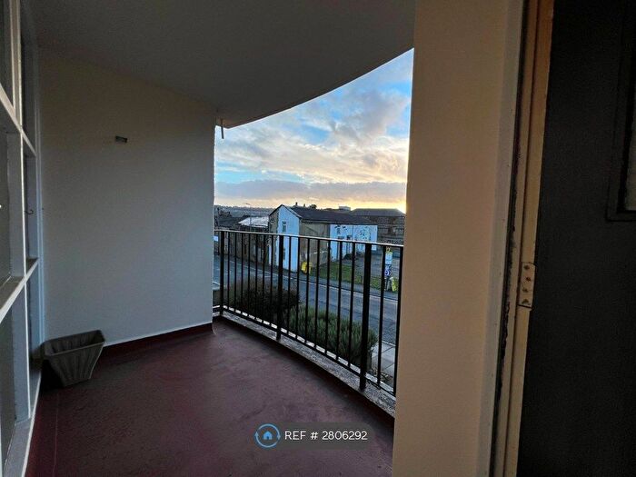 2 Bedroom Flat To Rent In Brunswick Gardens, Halifax, HX1
