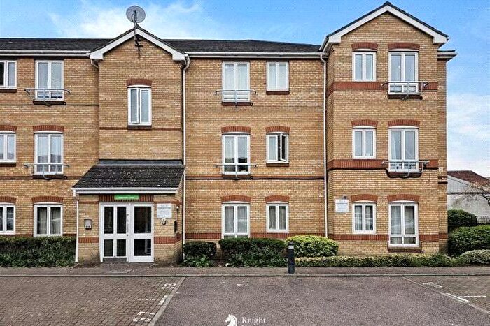 2 Bedroom Flat To Rent In Dominion Close, Hounslow, Greater London, TW3