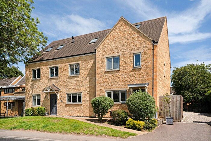 1 Bedroom Flat For Sale In Stow Road, Moreton-in-Marsh, Gloucestershire, GL56