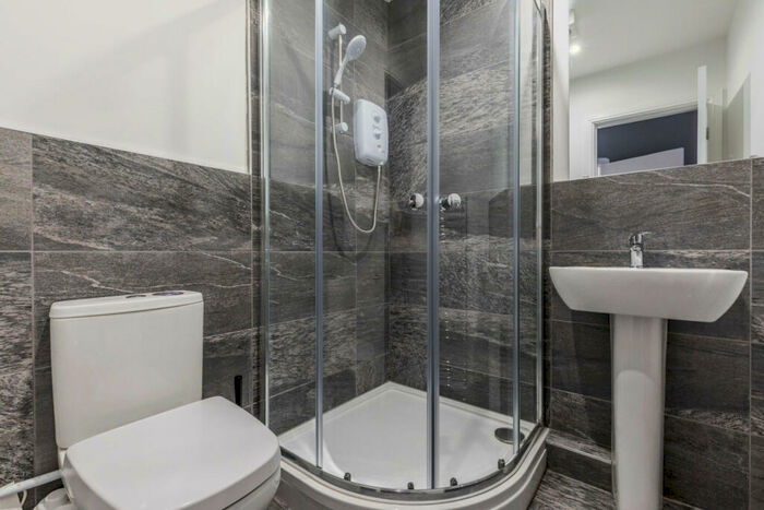 6 Bedroom House To Rent In Brookfield Place, Leeds, LS6