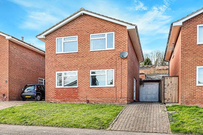 4 Bedroom Detached House For Sale In Ravenshead Close, Selsdon, South Croydon, CR2