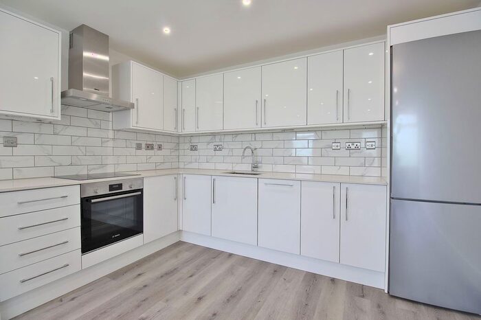 2 Bedroom Flat To Rent In Lower Square, Isleworth, TW7