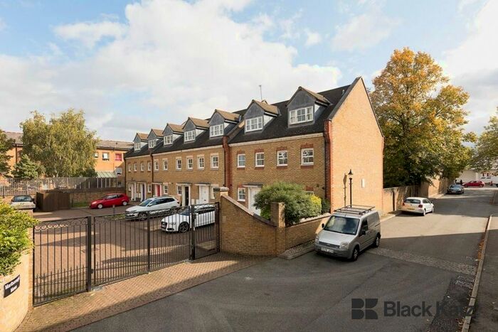 3 Bedroom Mews To Rent In Marlborough Mews, London, SW2