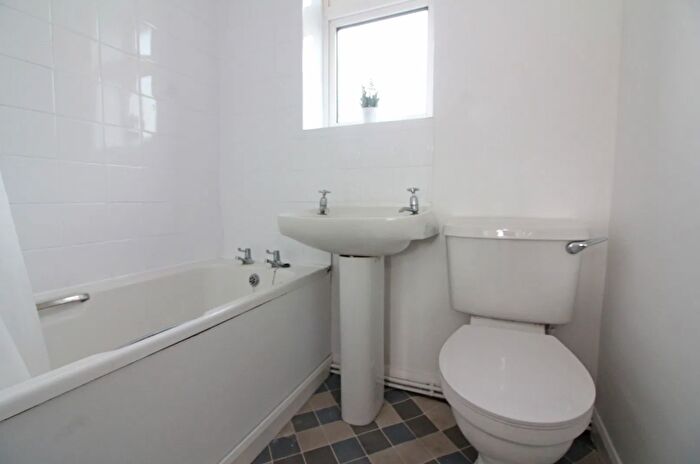 1 Bedroom Flat To Rent In Kingswinford, The Portway, DY6