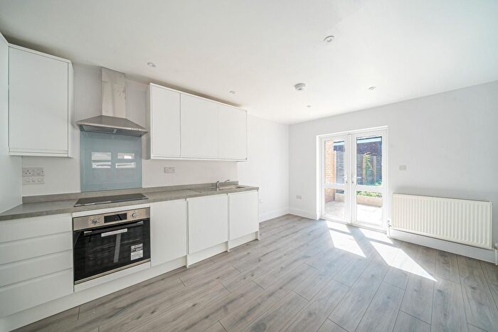 2 Bedroom Flat To Rent In Vant Road, London, SW17