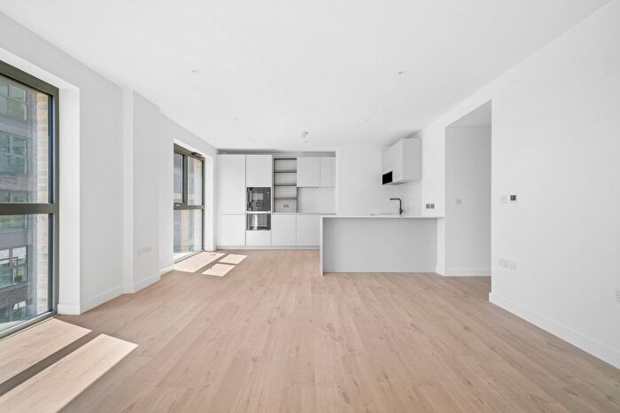 3 Bedroom Flat To Rent In Azure Apartments, Dragonfly Walk, N4