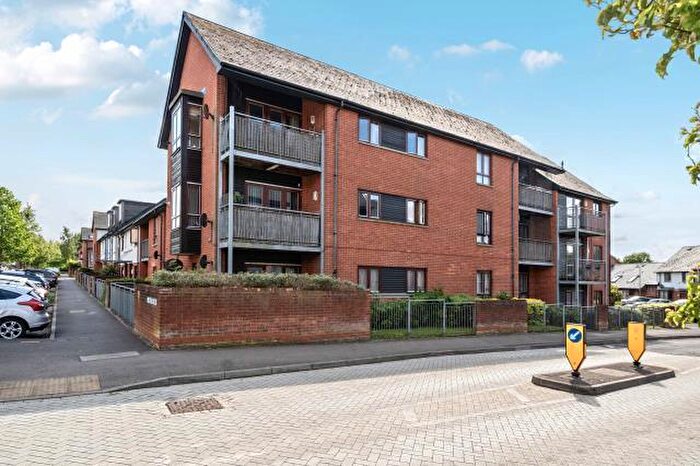 2 Bedroom Apartment For Sale In Pear Tree Way, Basingstoke, Hampshire, RG21