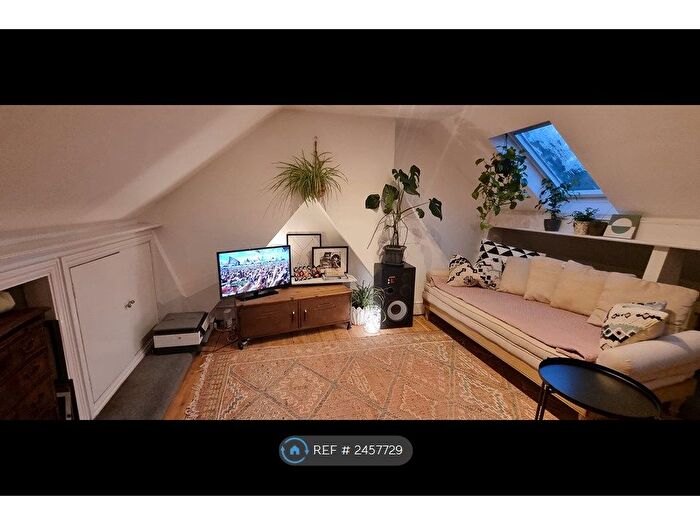 1 Bedroom Flat To Rent In Woodside Grove, London, N12