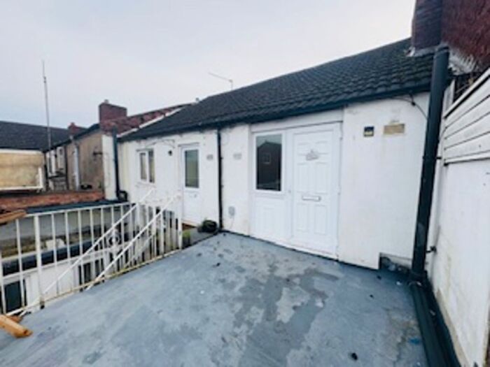 1 Bedroom Flat To Rent In High Street, Stourbridge, DY9