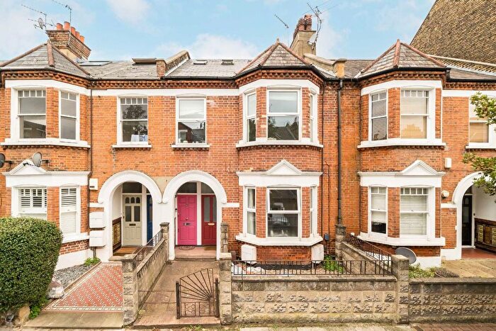 2 Bedroom Flat For Sale In Barmouth Road, Wandsworth, SW18