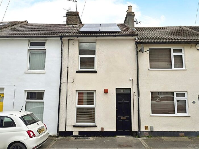 2 Bedroom Terraced House To Rent In Baker Street, Rochester, ME1