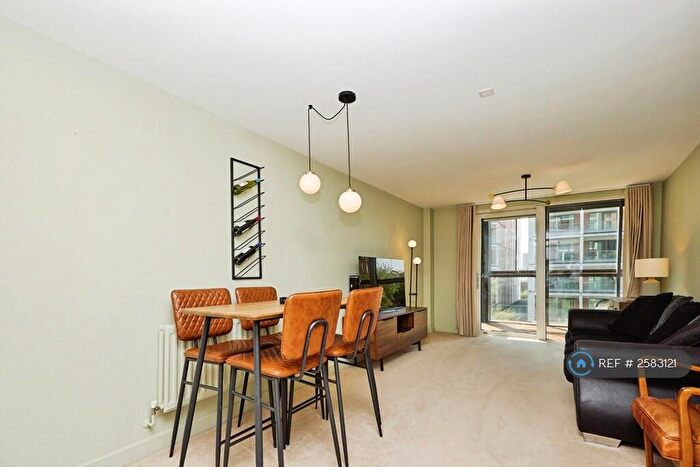 2 Bedroom Flat To Rent In Dalston Junction, London, E8