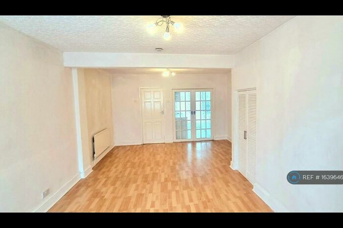3 Bedroom Terraced House To Rent In First Avenue, Dagenham, RM10